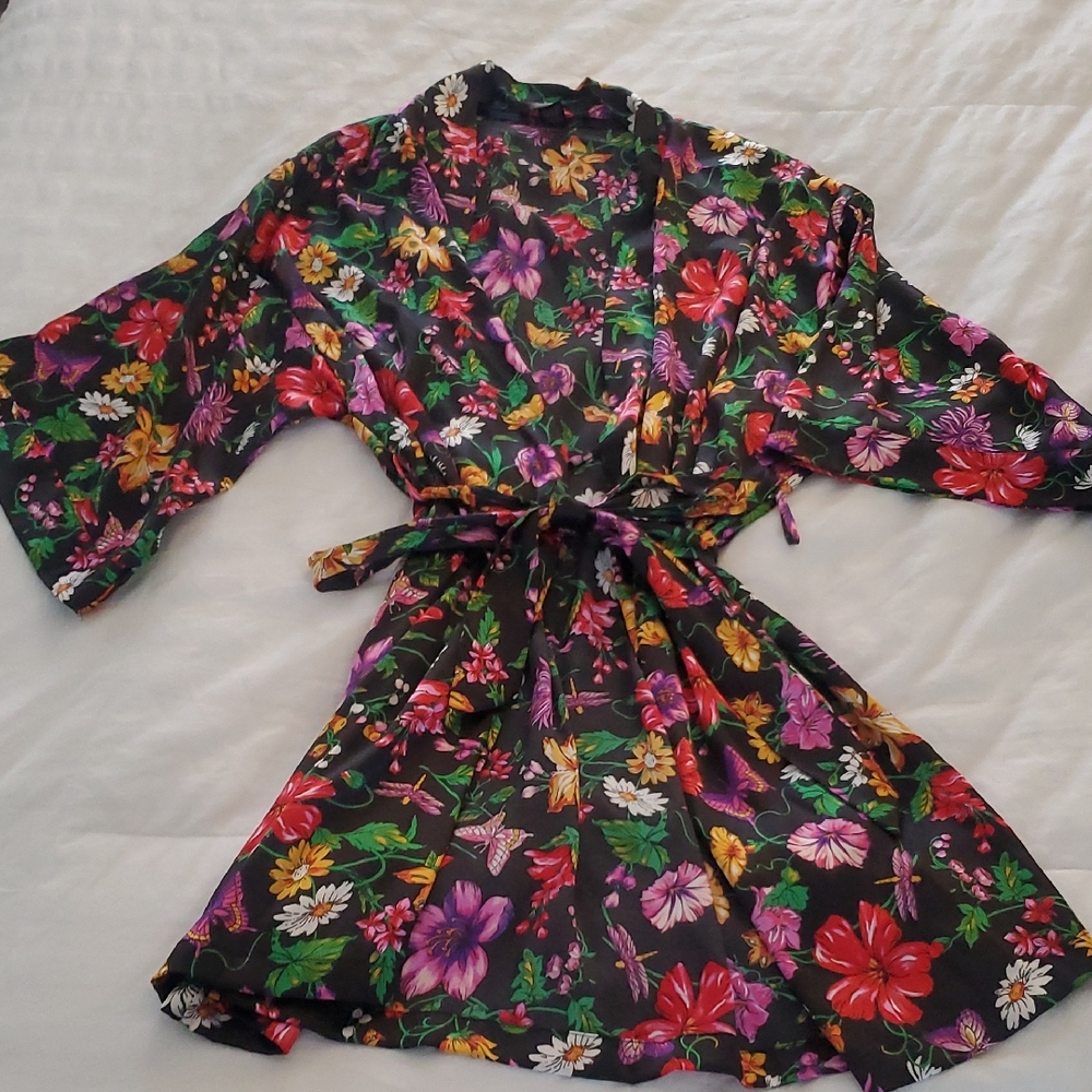OLD! Victoria's Secret Silk Floral Robe Circa 2012-2013 S/M